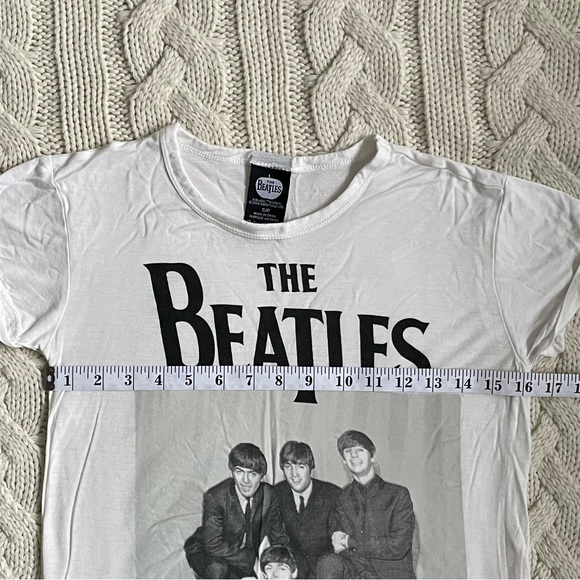 ⚡️3 for $20⚡️ The Beatles Graphic Band Tee Shirt - Picture 8 of 8